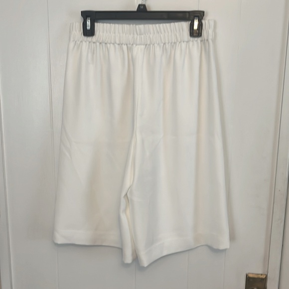NWT | Vince. Wide Leg Bermuda Shorts!! - Picture 4 of 8